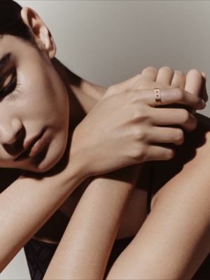 リング 《H・ダンクル》 PM | Hermès - エルメス-公式サイト